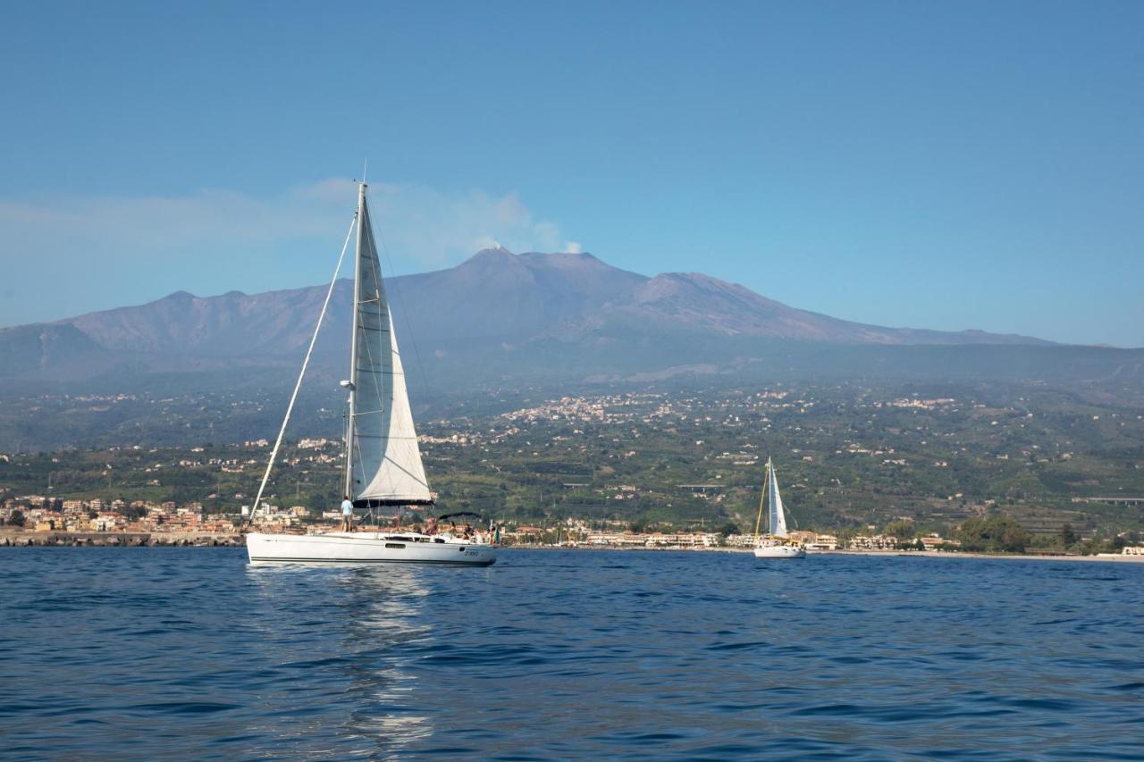 Zaffiro Lavico Rooms Etna Nature Sea Ачиреале Экстерьер фото