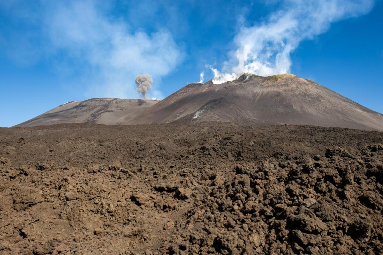 Zaffiro Lavico Rooms Etna Nature Sea Ачиреале Экстерьер фото